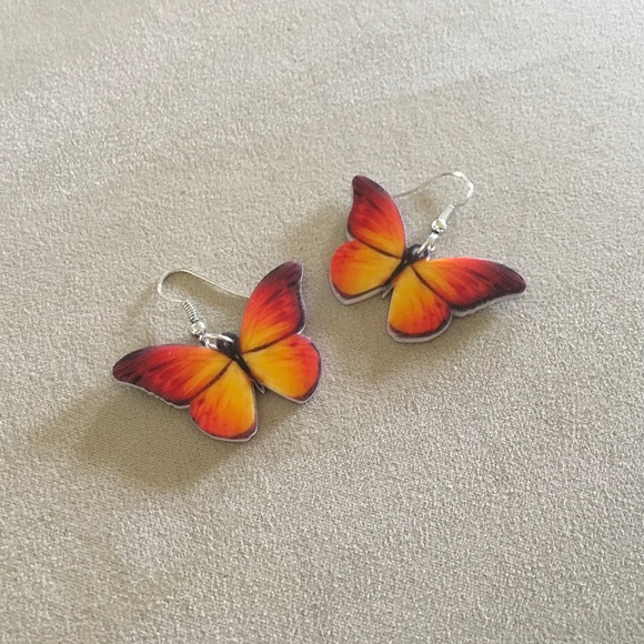 Pretty Little Butterflies Fluttering Earrings - Picture 1 of 3